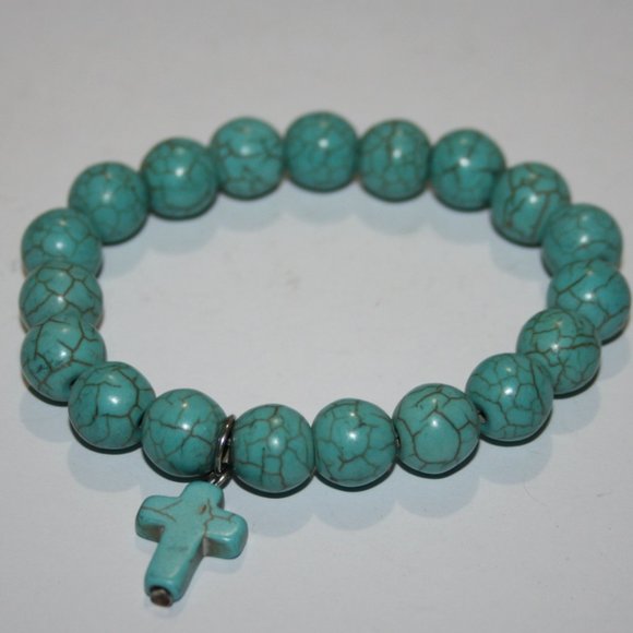 Beautiful beaded turquoise howlite bracelet with cross charm 6.5" - Picture 1 of 4